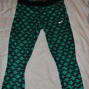 Nike Dri-fit capri workout pants NWT